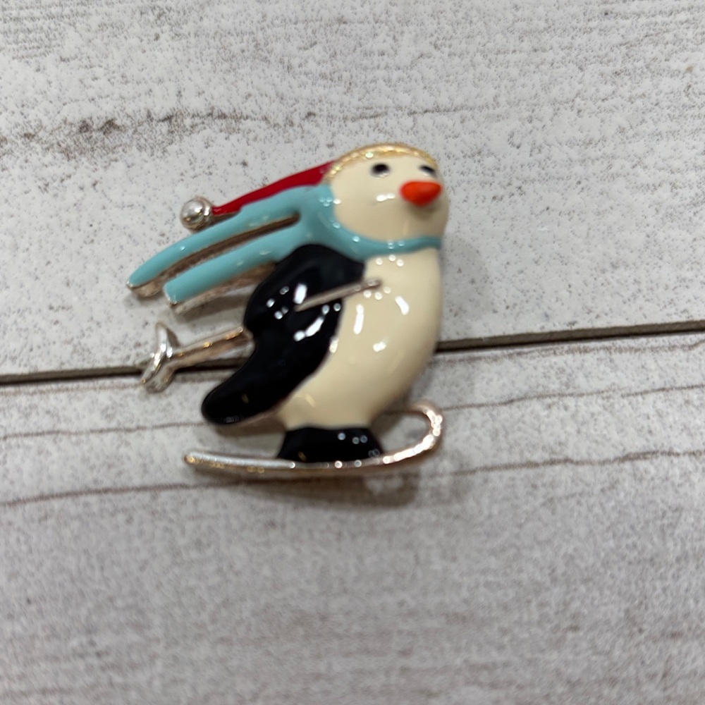 Vintage Chirstmas Penguin Holiday Wishes Skating Christmas Retro Broch Pin - Picture 4 of 5